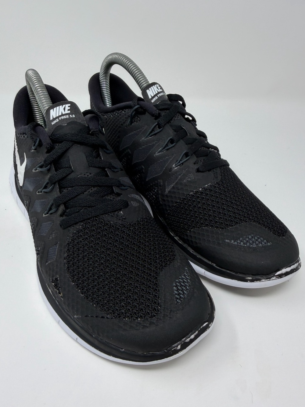Nike Black woMen's Athletic Running Shoes with White Swoosh Sz.7